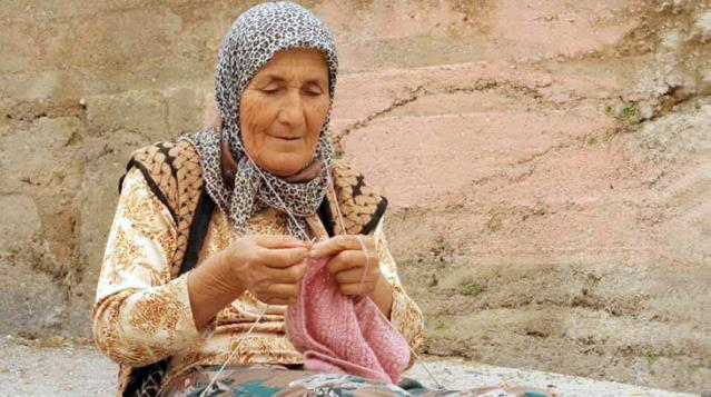 Seranın kapısını açık gören koca, içeride eşinin cesedini buldu